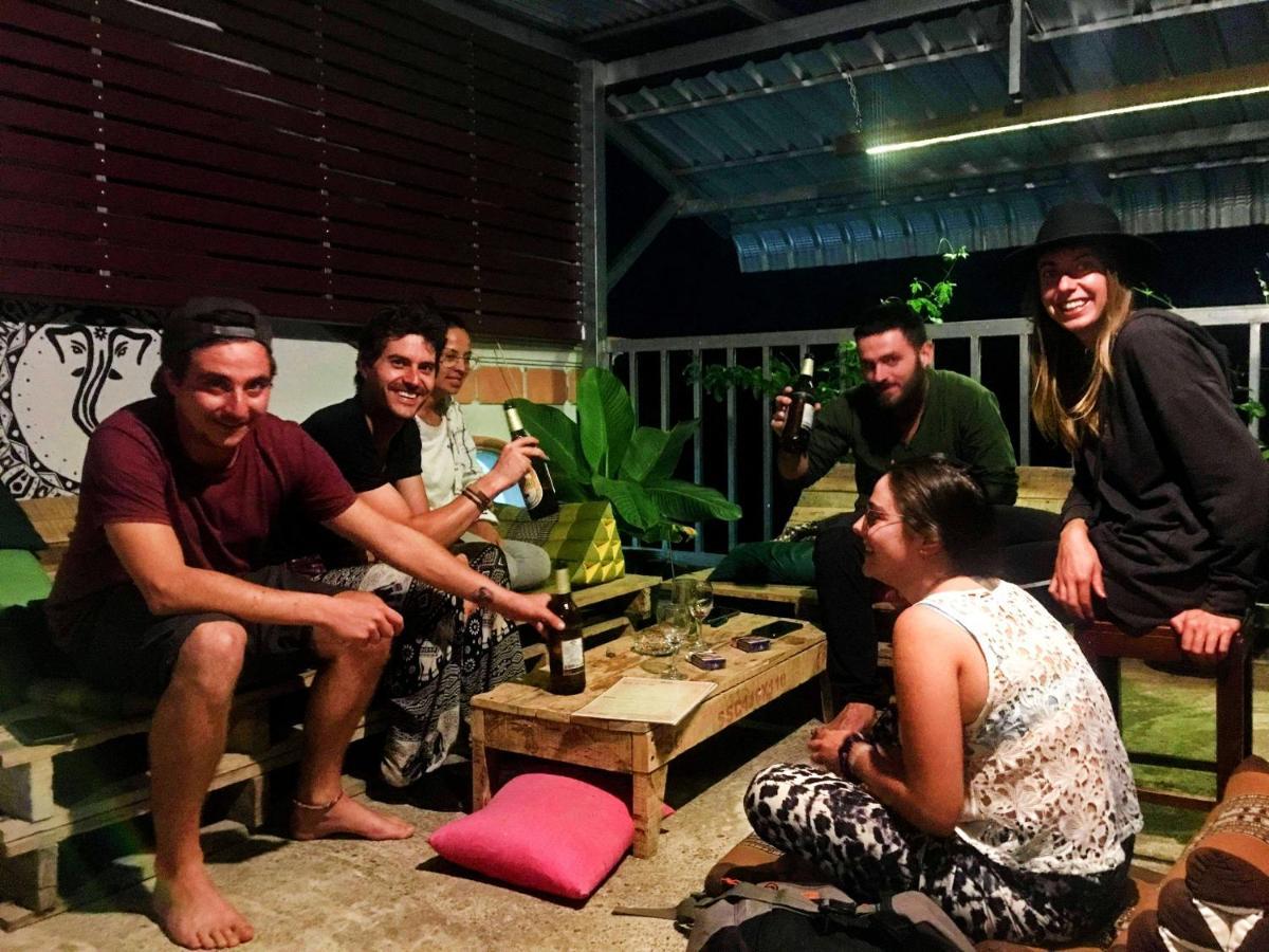 La Casa - Thakhek Hostel Kültér fotó